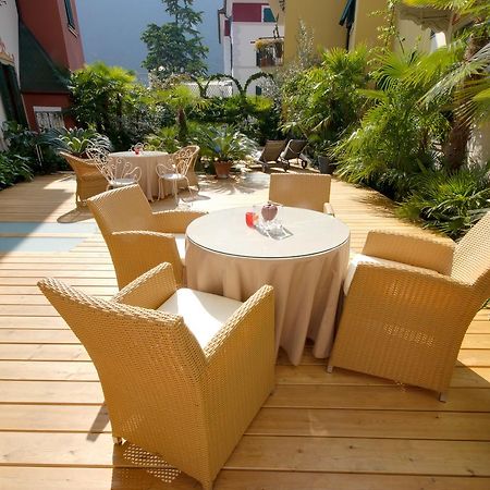 Sembenini Palace Riva del Garda Buitenkant foto