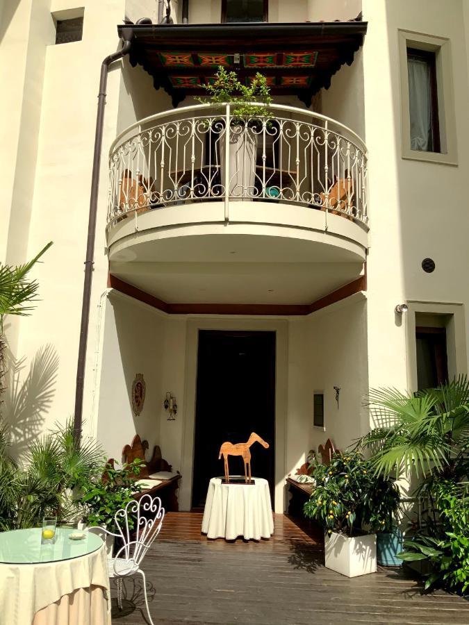 Sembenini Palace Riva del Garda Buitenkant foto