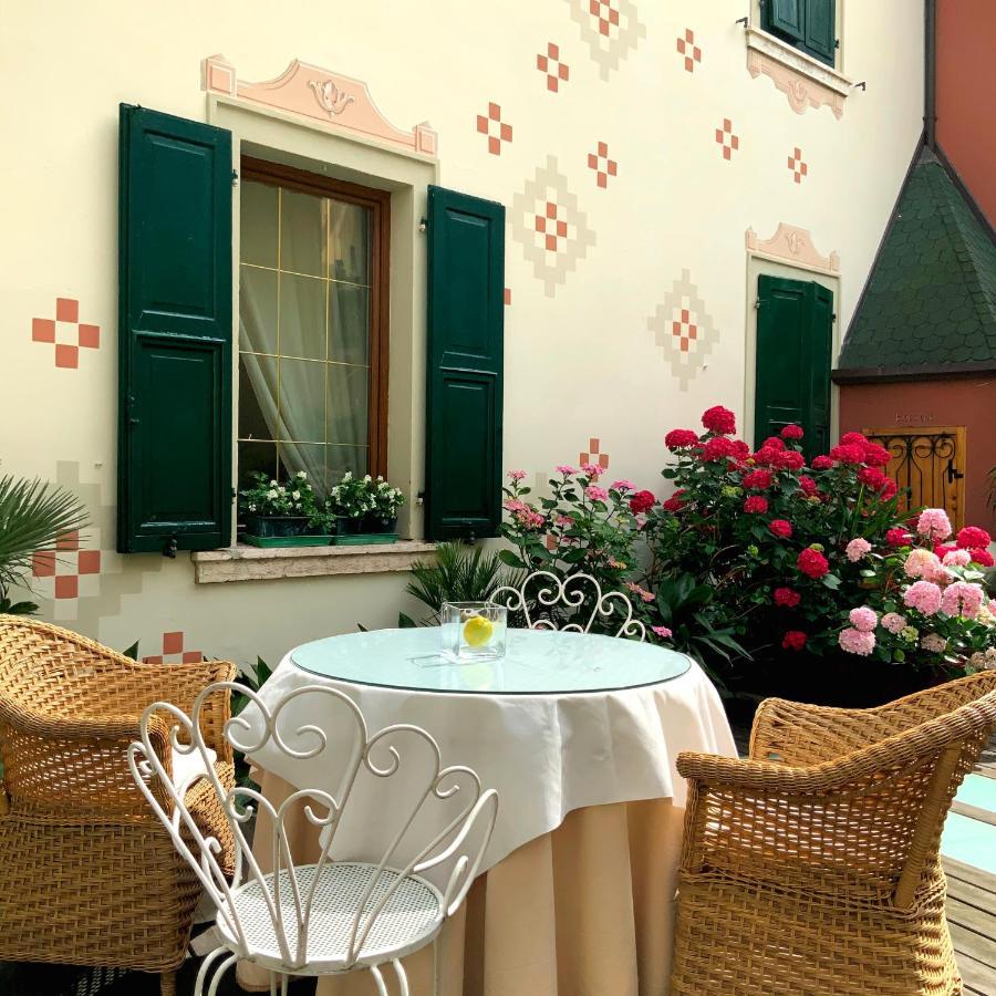 Sembenini Palace Riva del Garda Buitenkant foto