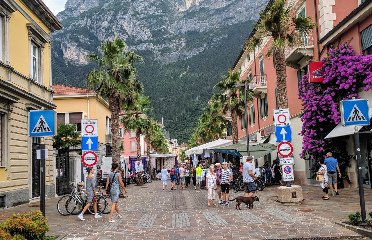 Sembenini Palace Riva del Garda Buitenkant foto